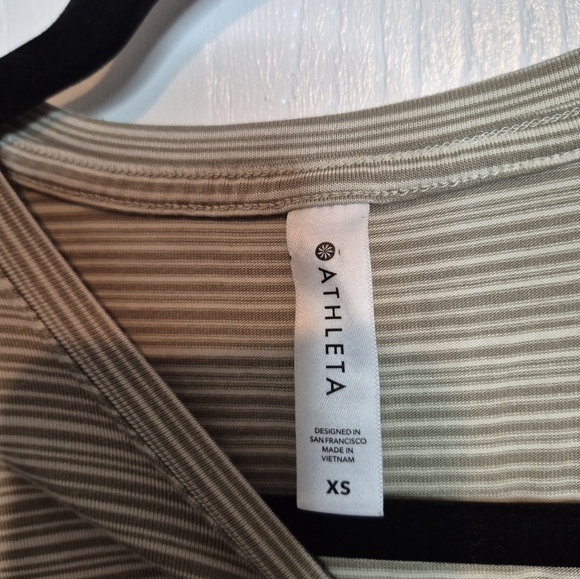 699 🦃🎄Athleta Striped Muscle Tee - Picture 3 of 3